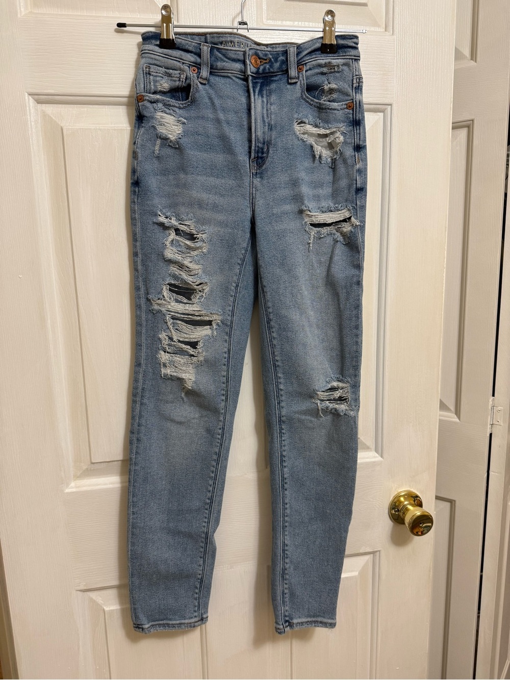 American Eagle Outfitters Light Blue Distressed Skinny Jeans